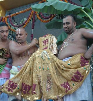 The subtle process in performing the ritual of 'Oti bharane' and its merits. What is the benefit in specific colour selection of the sari and blouse-piece offered to the Goddess?